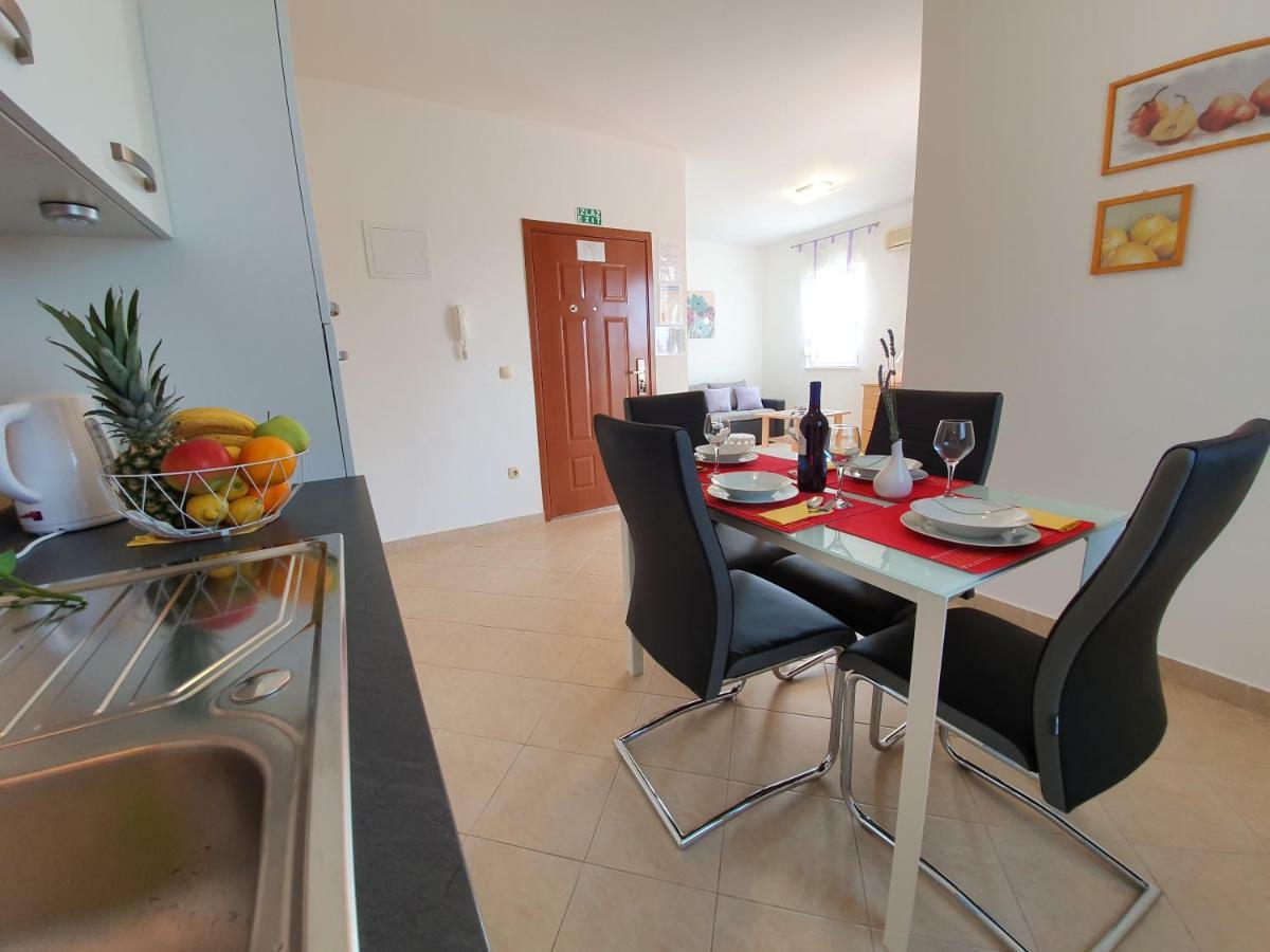 Apartment Tihana โตรกีร์ ภายนอก รูปภาพ